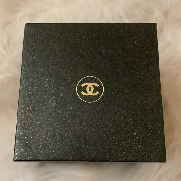 Chanel Holiday Twinkling Lights Cube - Picture 3 of 6